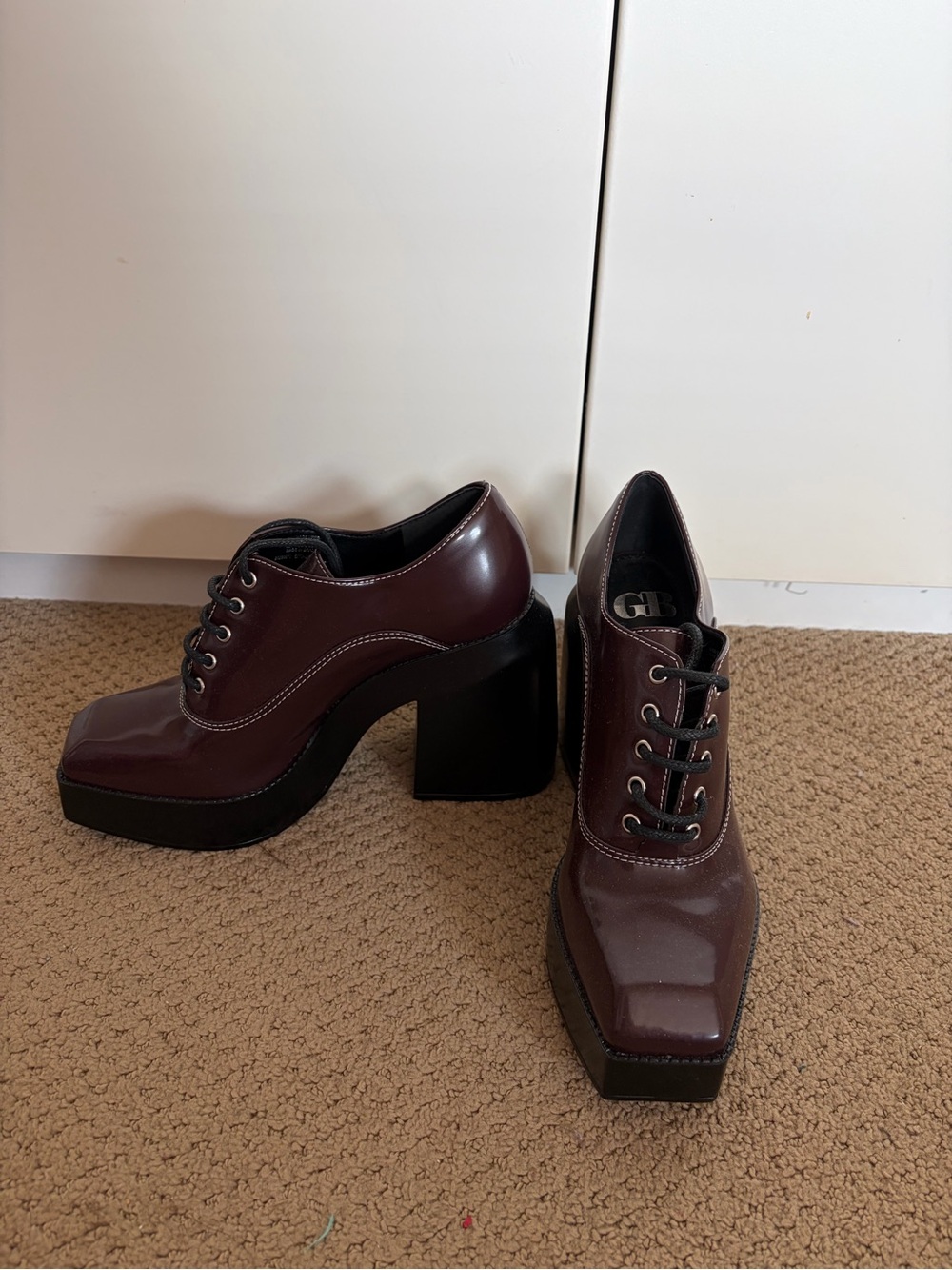 NWOT Gianni Bini “City Girl” Brown Platform Patent Leather Booties